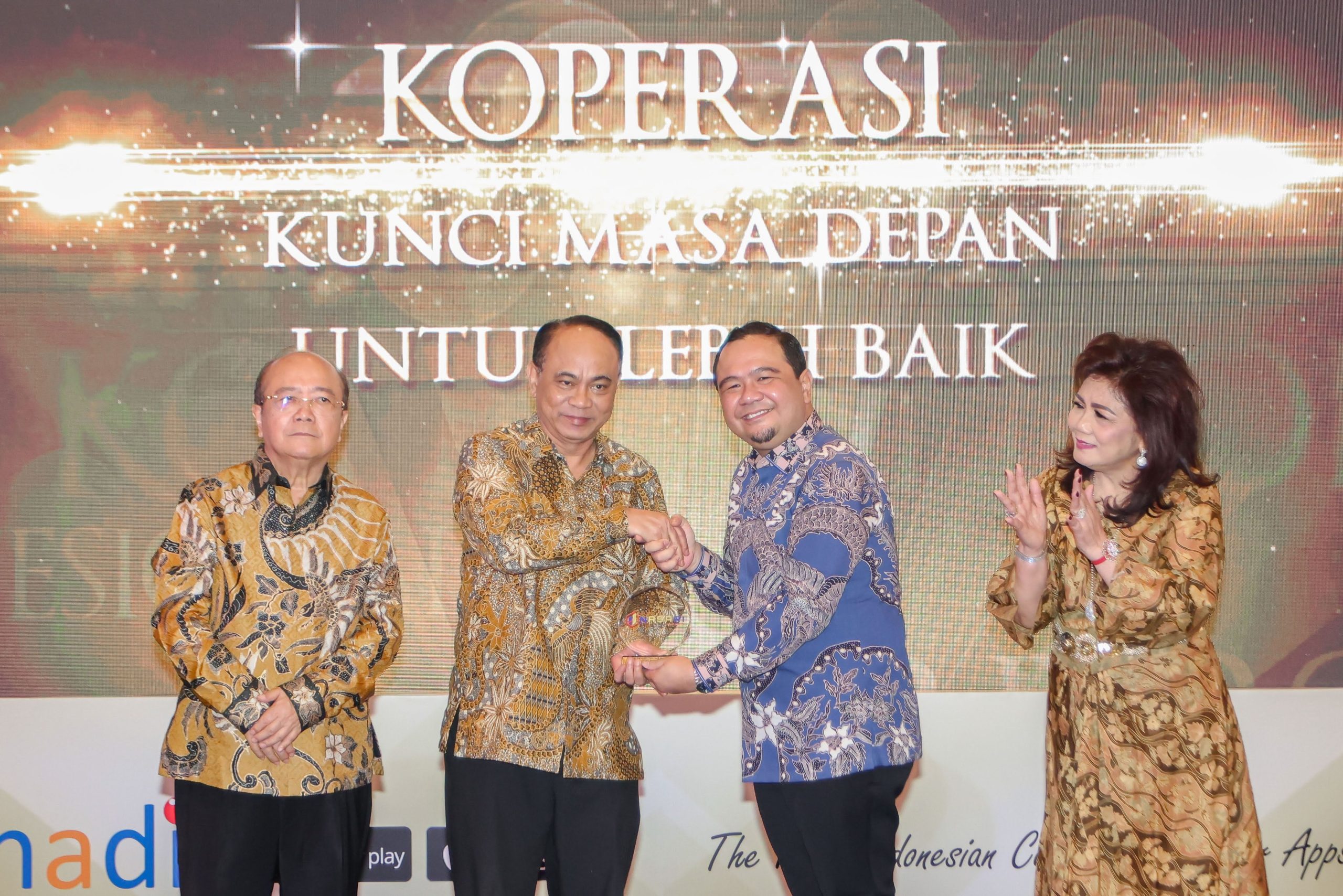 Menkop Ajak Gerakan Koperasi Dampingi Kopdes Merah Putih di RAT KSP Nasari